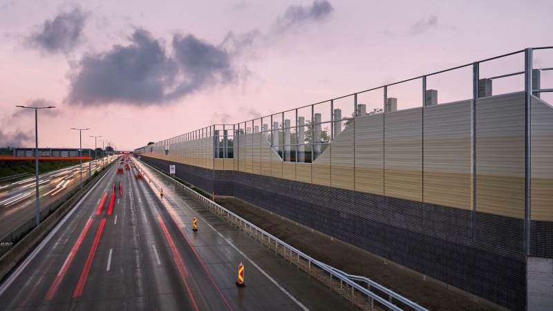 Höchste Lärmschutzwand Österreichs in Wr. Neudorf © MW-Architekturfotografie